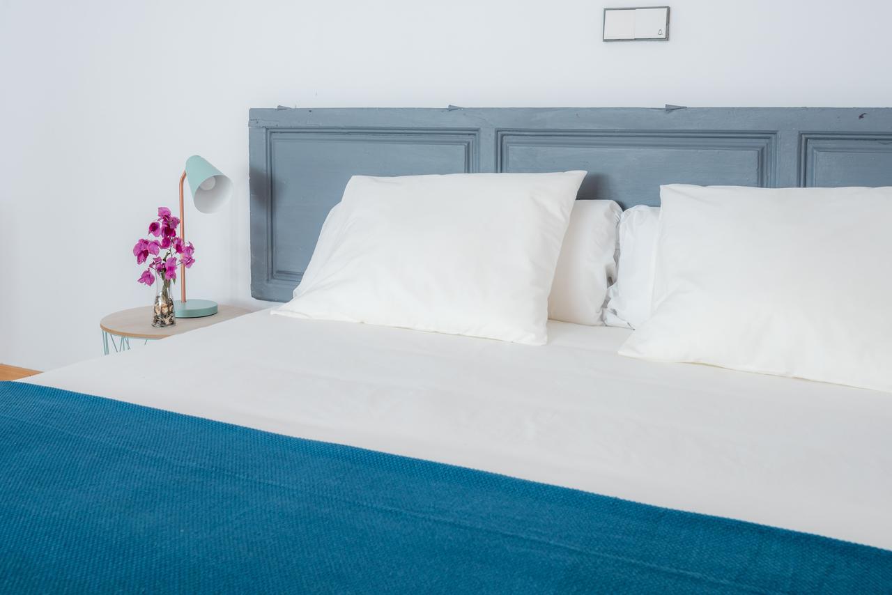 Apartamentos Paseo De La Farola Малага Экстерьер фото