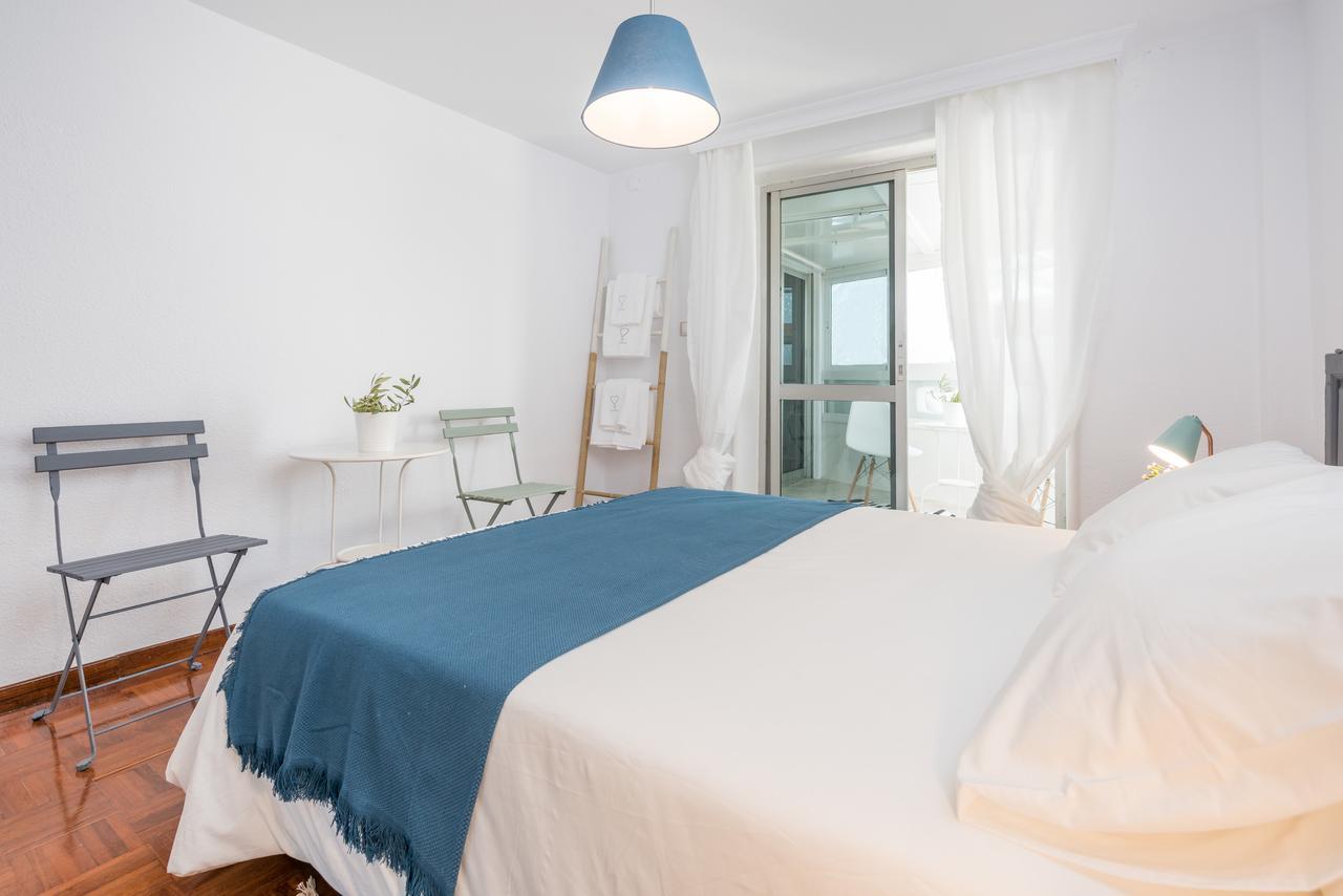 Apartamentos Paseo De La Farola Малага Экстерьер фото