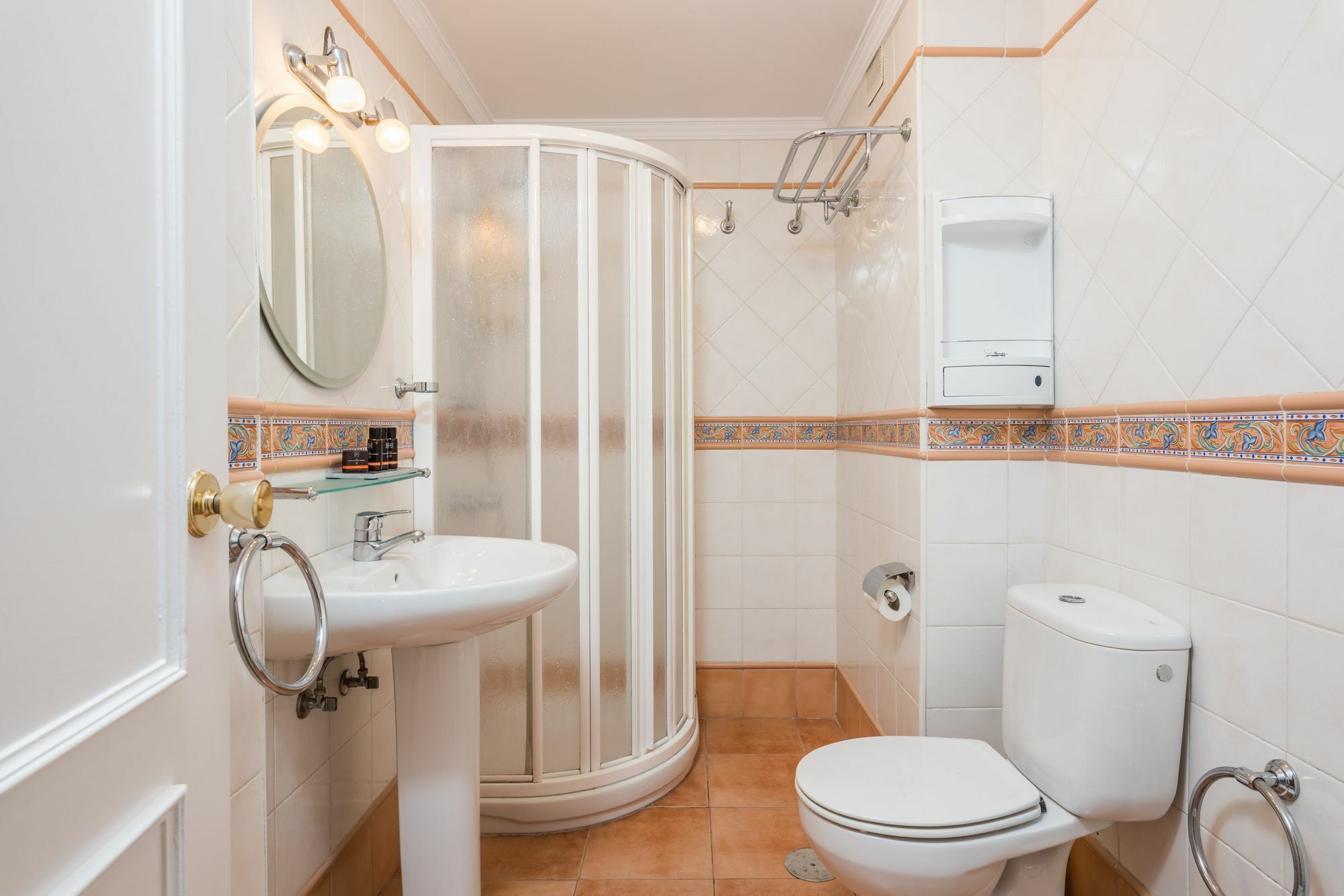 Apartamentos Paseo De La Farola Малага Экстерьер фото