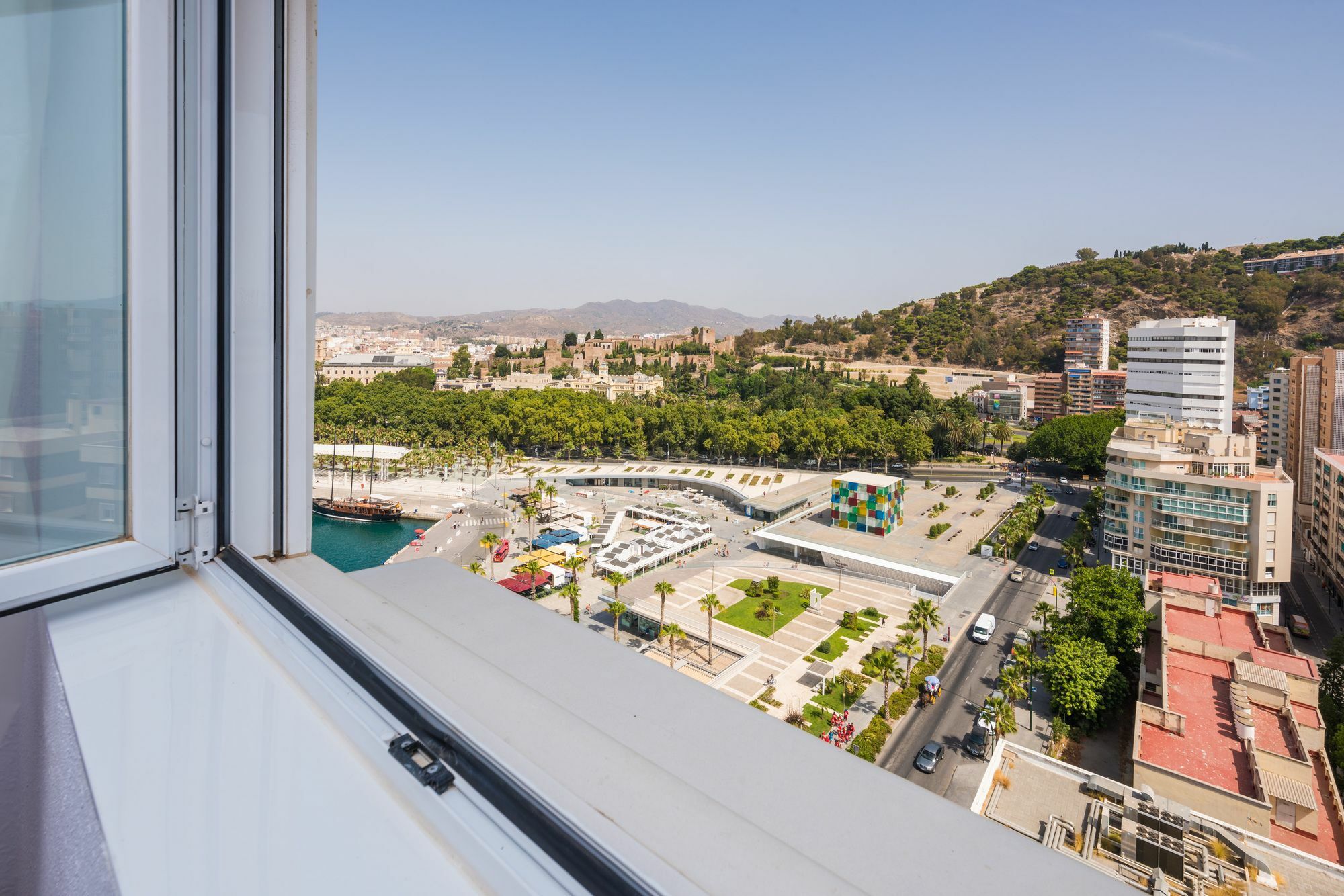 Apartamentos Paseo De La Farola Малага Экстерьер фото