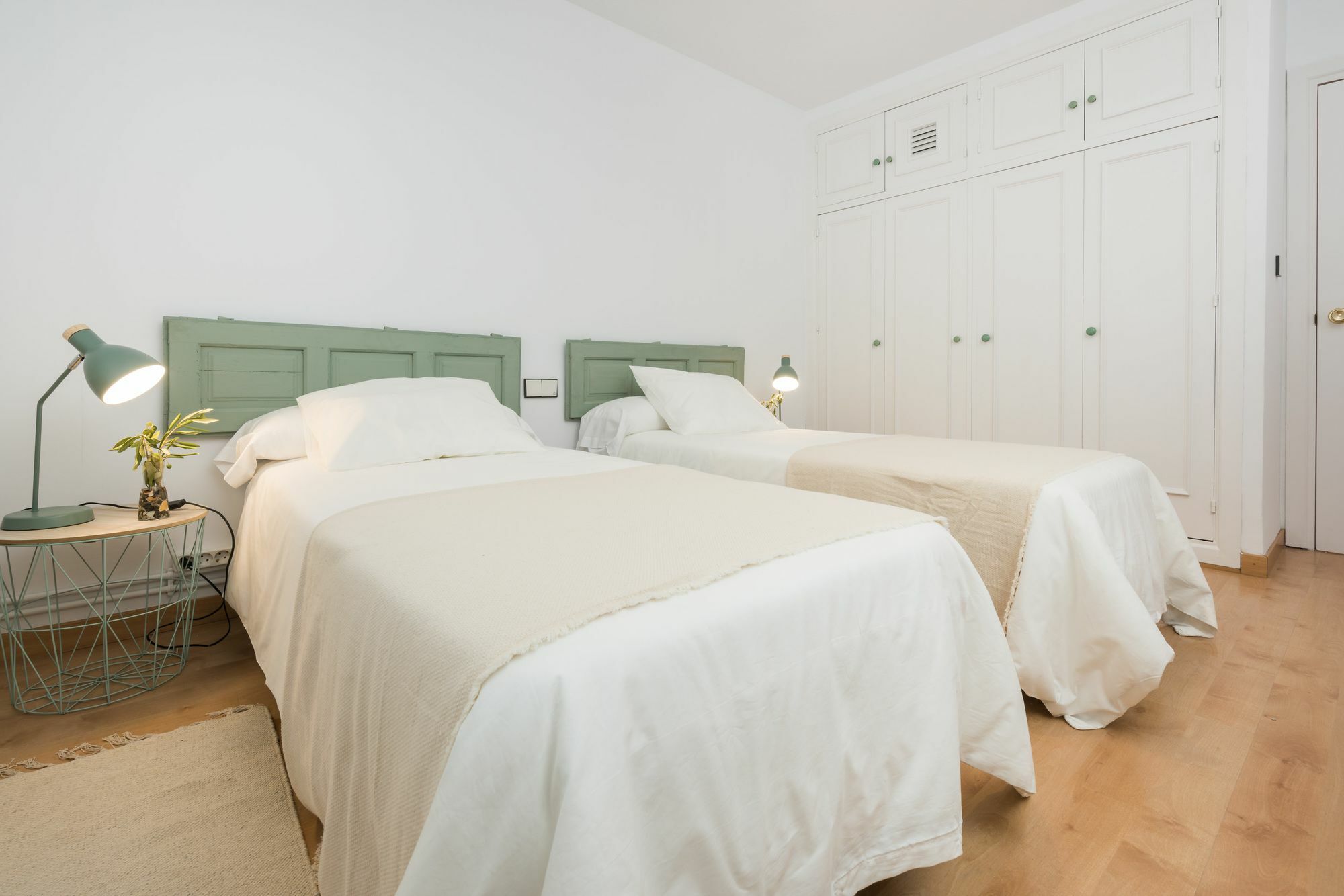 Apartamentos Paseo De La Farola Малага Экстерьер фото
